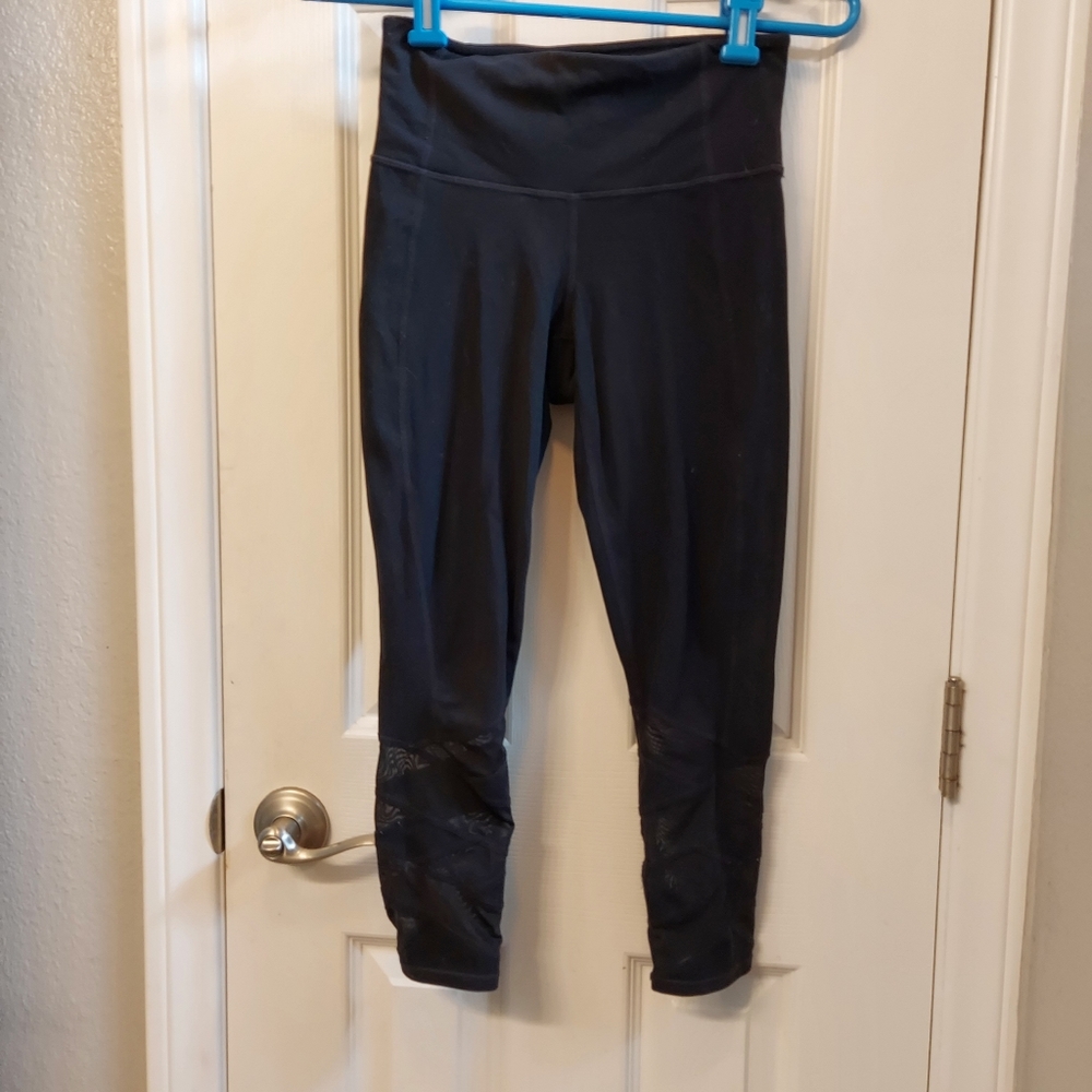 Athleta mesh bottom capri leggings